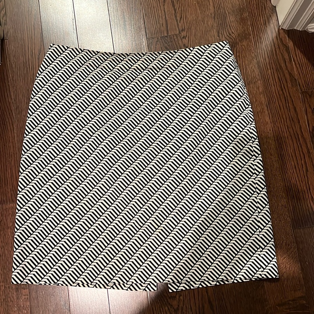Calvin Klein white and black printed skirt.